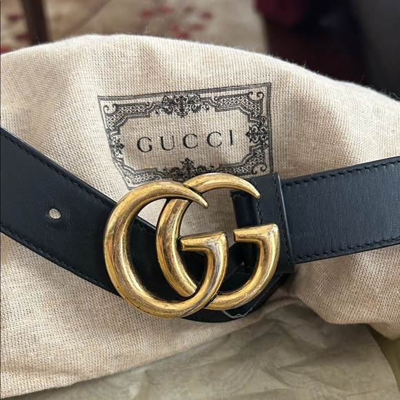 Gucci Black Leather Belt with Gold GG Emblem - Picture 1 of 3